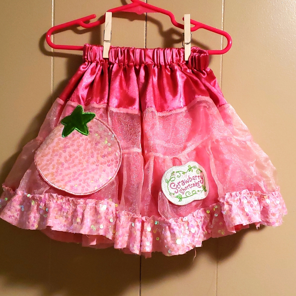 Strawberry shortcake little girls costume. Size 3&up.